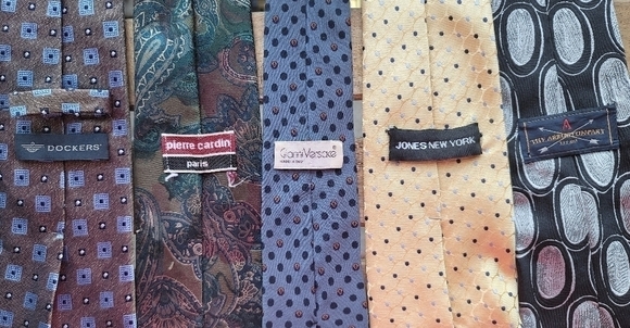 Bundle of Necktie in 5 Various Brands - Picture 3 of 3